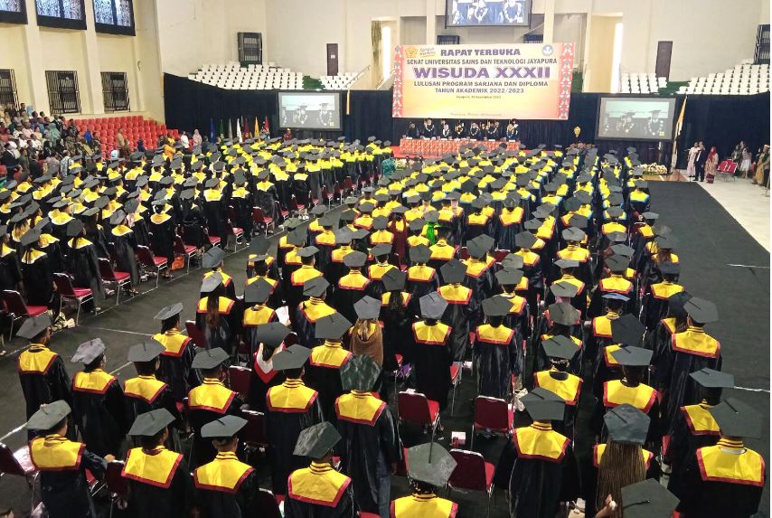 USTJ wisuda 452 lulusan, ketua LLDikti mengingatkan ‘bahaya’ gadget