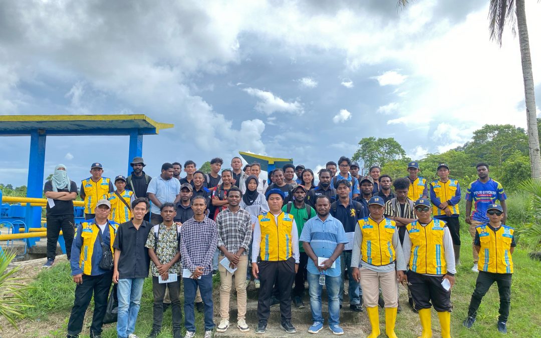 Kuliah Lapangan Mata Kuliah Irigasi dan Bangunan Air di Bendung Sungai Tami, Koya Timur Kerjasama Program Studi Teknik Sipil USTJ dengan BWS Papua